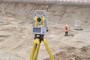 GeoMax_Zoom75_95_Zenius800_yellow_tripod_CSP7079_300dpi_CMYKEdit